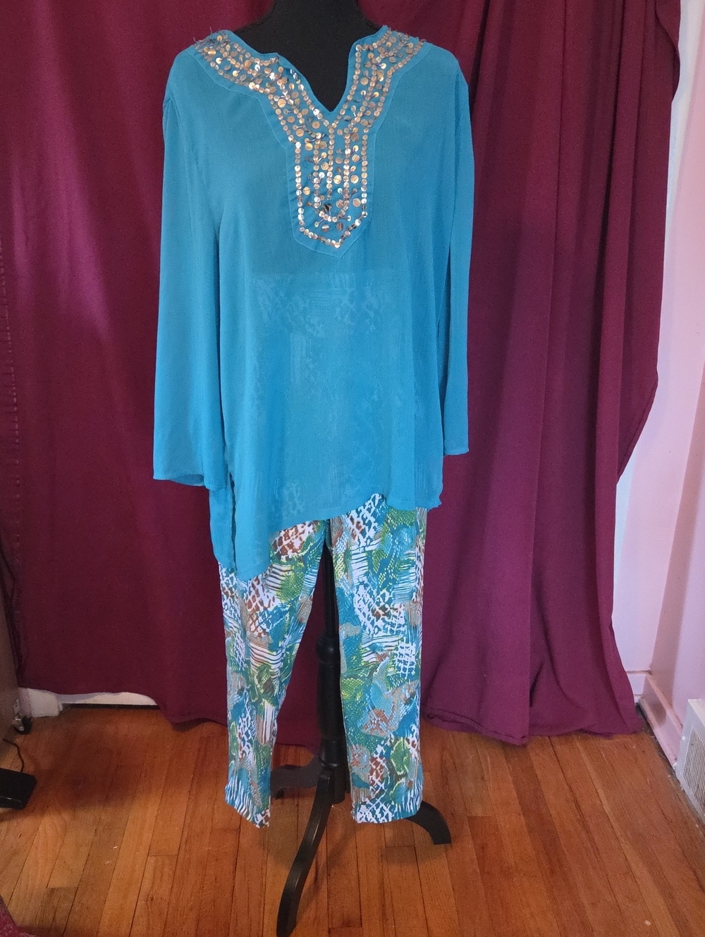 Teal Embellished Tunic & Printed Pants Set - Women